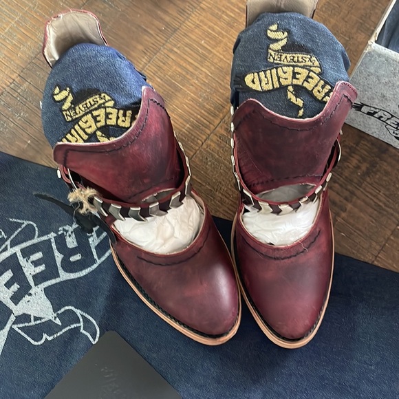 Freebird blade size 7, runs large (normal freebird sizing). BNIB! - Picture 6 of 8